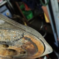 上海高溫，使用汽油泵澆水注意水管保護，避免水泵故障